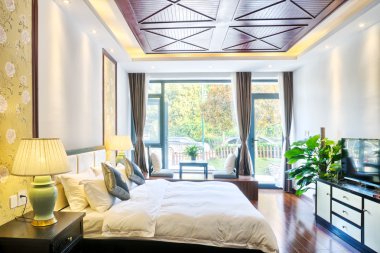 iç boş otel yatak odası