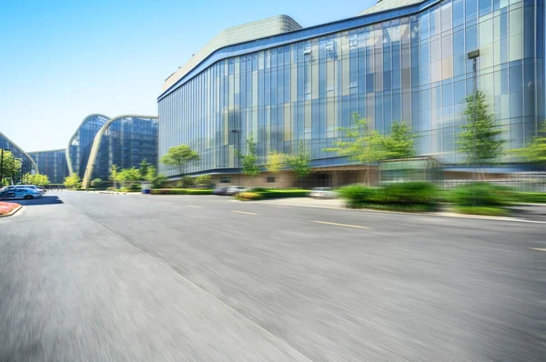 Strada asfaltata nella città di Morden — Foto Stock