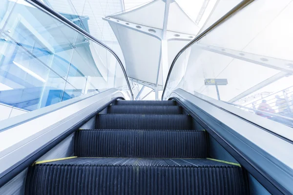 Nadie escaleras mecánicas en la sala —  Fotos de Stock