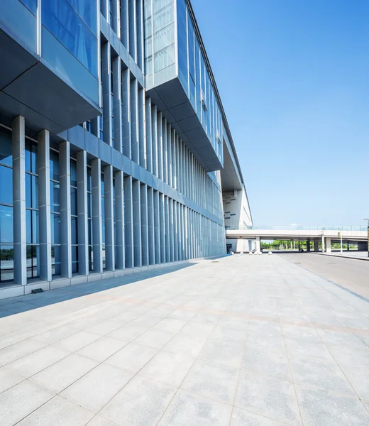 Suelo vacío con exterior del edificio — Foto de Stock