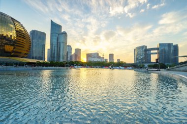 waterfront ile modern binalar