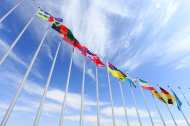 Mavi gökyüzü Bayraklarda