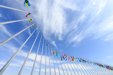 Mavi gökyüzü Bayraklarda