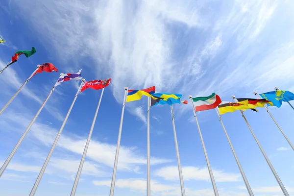 Banderas en el cielo azul — Foto de Stock