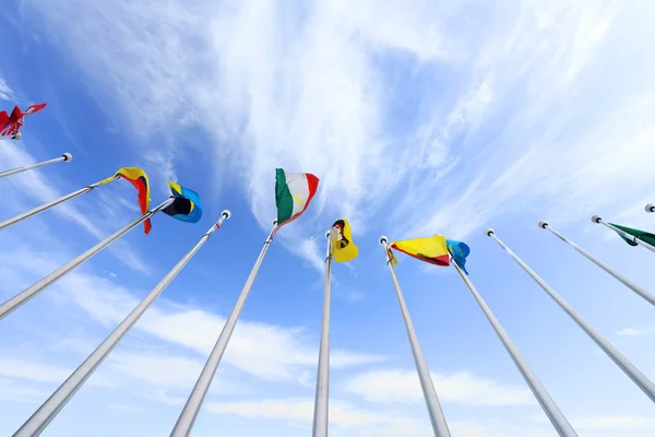 Banderas en el cielo azul — Foto de Stock