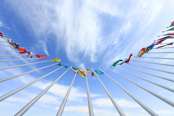 Mavi gökyüzü Bayraklarda