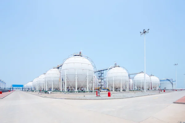 Landschap van olie depot — Stockfoto