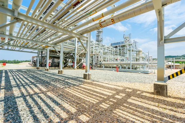 petrol rafineri tesisi boru hattı