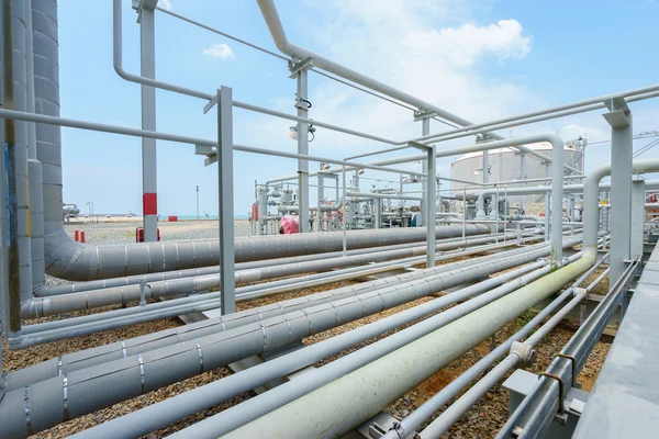 petrol rafineri tesisi boru hattı