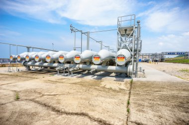 ekipman ve petrol rafinerisi boru hattı