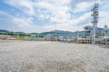 Ekipmanları, boru hattı ve tank petrol rafineri tesisi