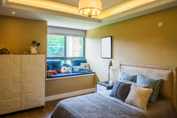 Interno della camera da letto con su villa moderna — Foto Stock