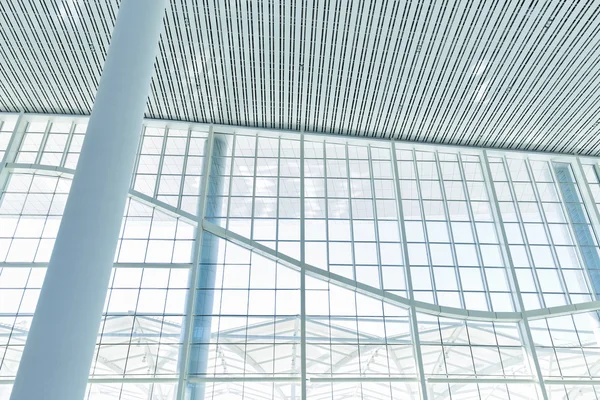 Glass wall and ceiling in modern hall — Stock Photo, Image