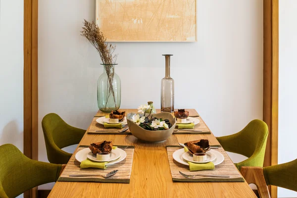 Delicioso jantar na mesa — Fotografia de Stock