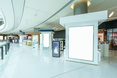 Alışveriş Merkezi koridor boş panoda