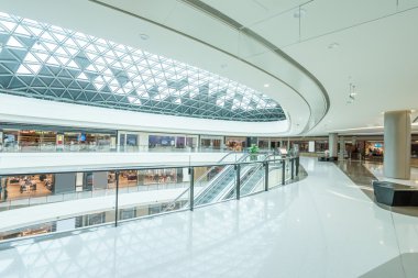 koridor ve soyut tavan alışveriş merkezi