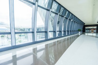 koridor cam pencere alışveriş merkezi ile