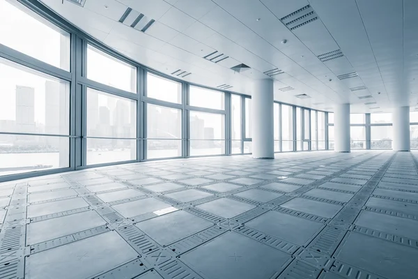 Sala de oficina vacía en el moderno edificio de oficinas — Foto de Stock