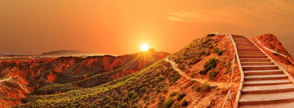 Straße und Landschaft aus rotem Sandstein — Stockfoto