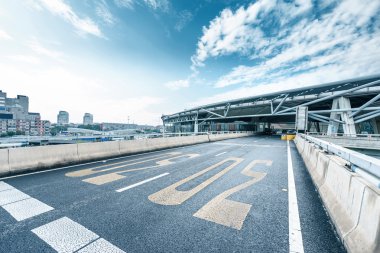 manzarası ve Binalar yolda