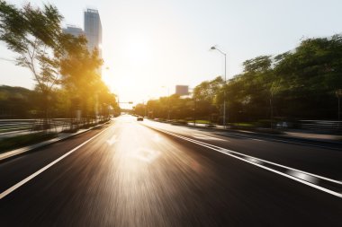 asfalt yol gündoğumu zaman modern şehir için
