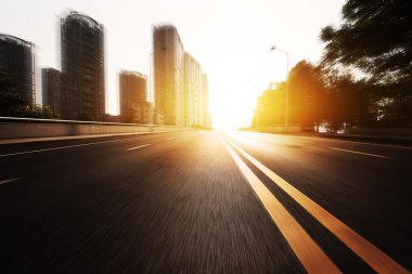 asfalt yol gündoğumu zaman modern şehir için