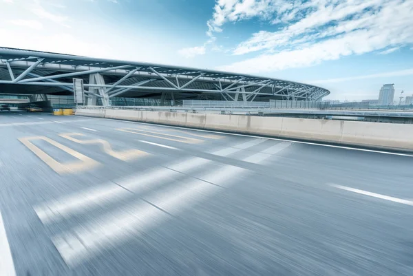 Skyline and road through buildings — Stock Photo, Image