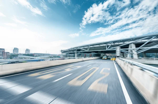 Skyline and road through buildings — Stock Photo, Image