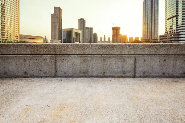 Moderne gebouwen op lege grond — Stockfoto