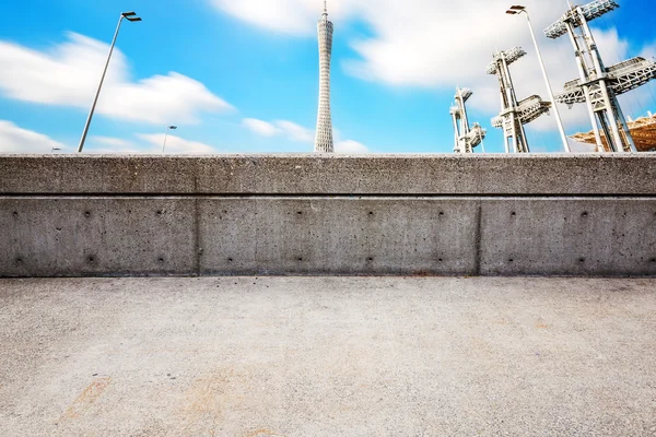 Skyline and modern buildings on empty ground — Stock Photo, Image