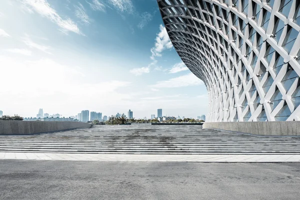 Skyline and empty floor in front of buildings — Stock Photo, Image