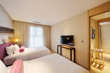 Modern yatak odasının içi