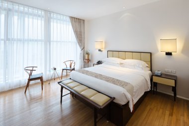 Modern yatak odasının içi