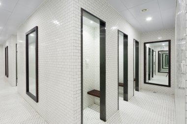 Modern soyunma odasının içi