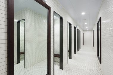 Modern soyunma odasının içi