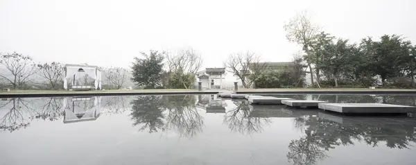 Reflection of plants around pond — Stock Photo, Image