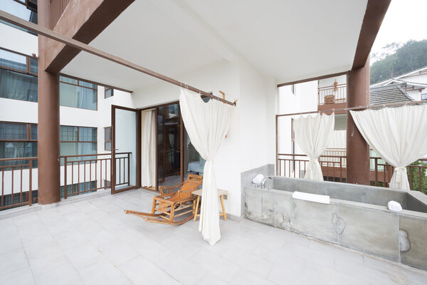 интерьер светлого балкона
