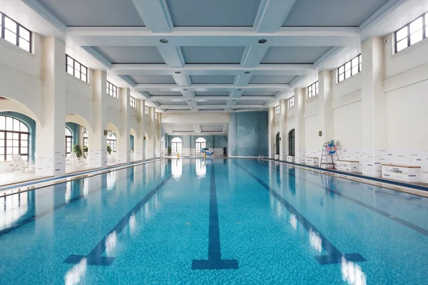 Interior of modern swimming pool — Stock Photo, Image