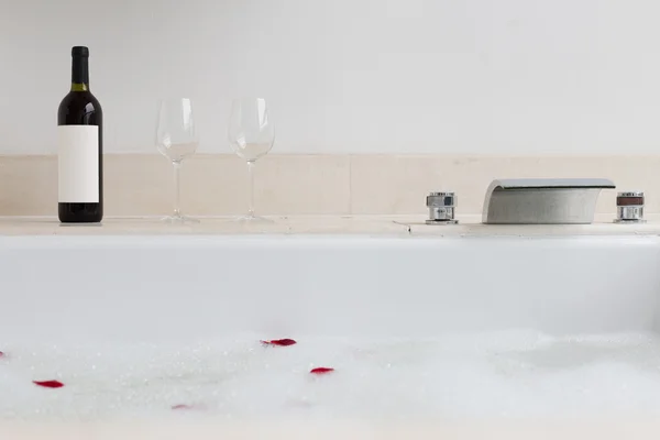 Інтер'єр спа-ванної кімнати з ванною — стокове фото