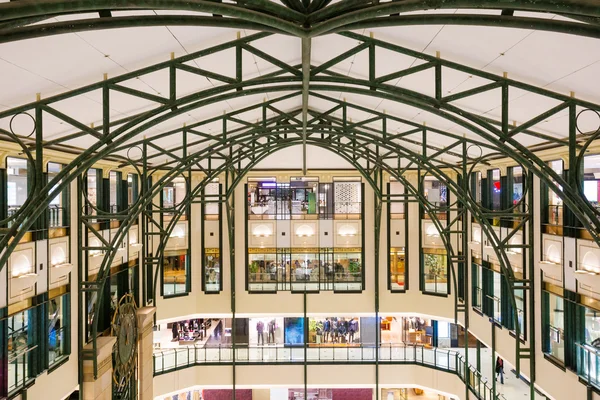 Interior of modern shopping mall — Stock Photo, Image