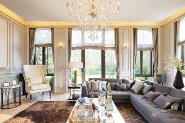 Modern oturma odasının içi.