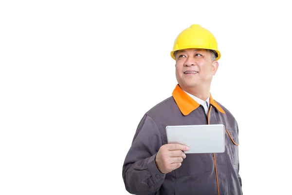 Ingenieur im gelben Bollenhut mit Tablet — Stockfoto