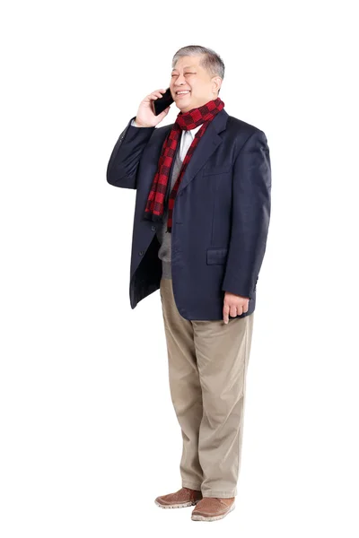Aziatische oude man met mobiele telefoon — Stockfoto