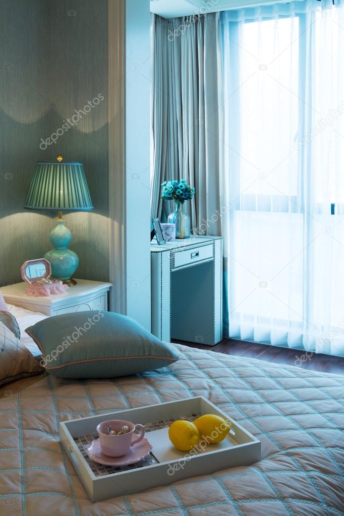 Interior de dormitorio moderno — Foto de stock © zhudifeng #95005754