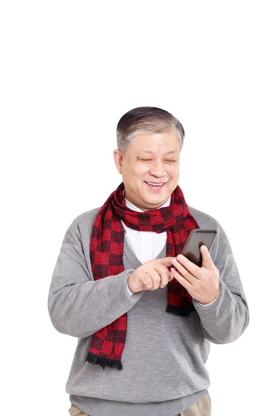 Oude Aziatische man met mobiele telefoon — Stockfoto