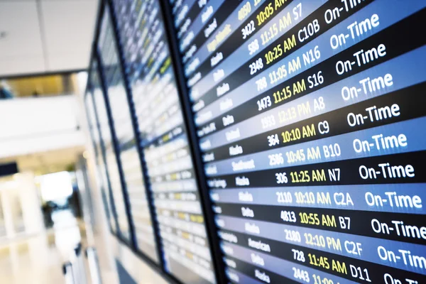 Info of flight on billboard in airport — Stock Photo, Image