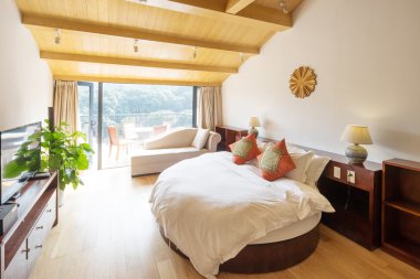 Modern yatak odasının içi