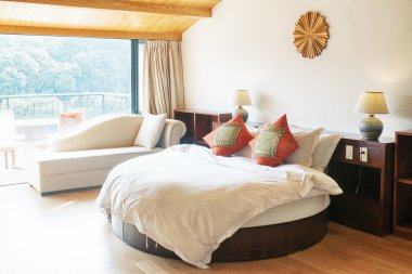 Modern yatak odasının içi