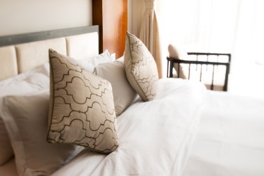 Modern yatak odasının içi