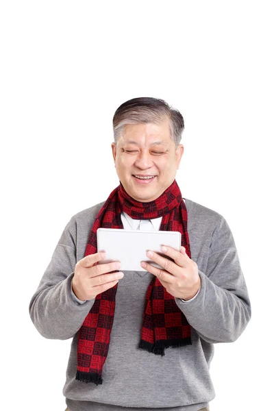 Aziatische oude man met tablet — Stockfoto